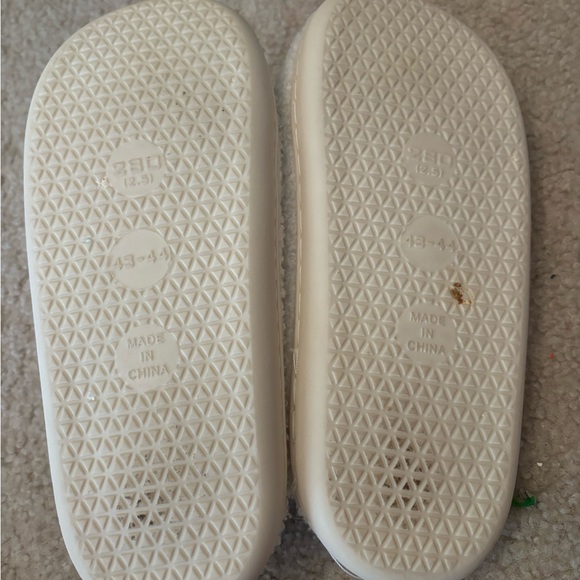 Cozy Women’s Slippers with Bow Design - Picture 4 of 9